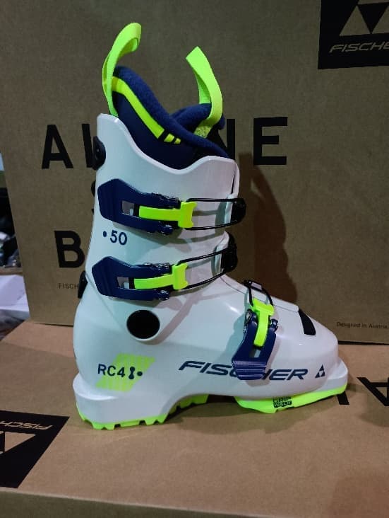 Recalled Fischer RC4 Junior Ski Boots (image 4 of 6)