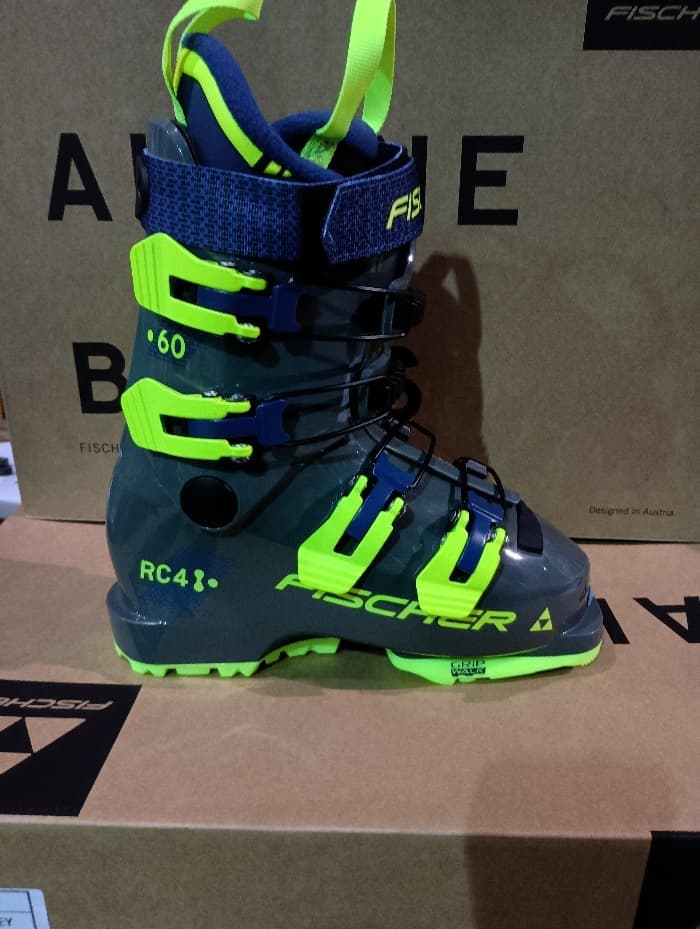 Recalled Fischer RC4 Junior Ski Boots (image 2 of 6)