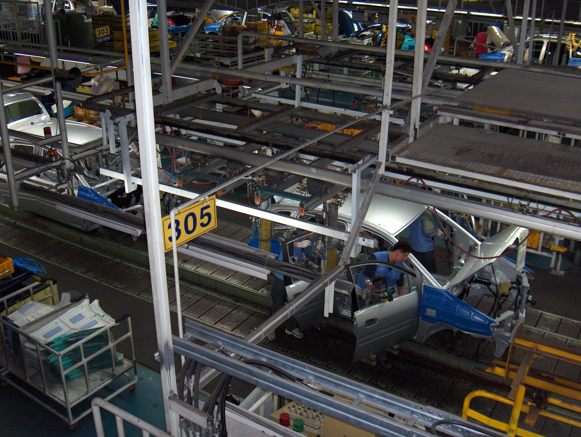 Vehicle bodies on an automobile assembly line — representative photo for NHTSA structure/body recall